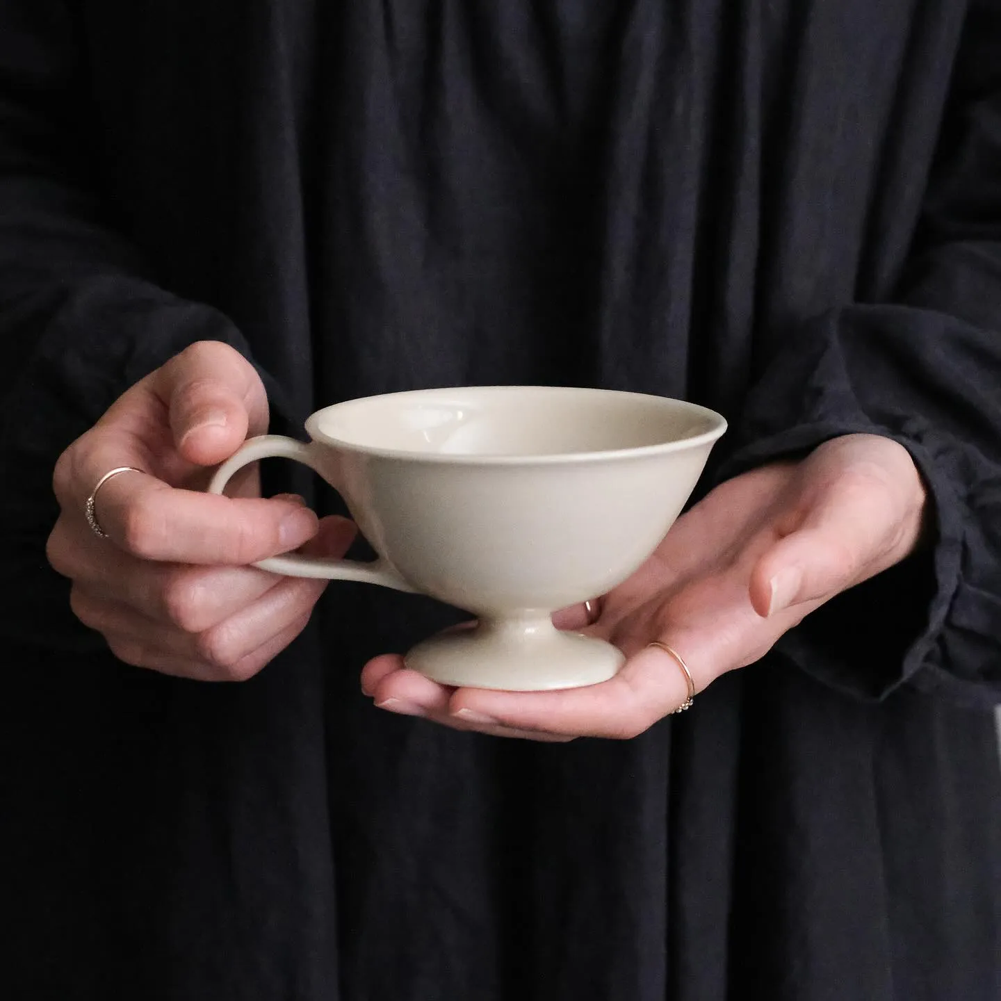 キリ窯さん 足付きマグ